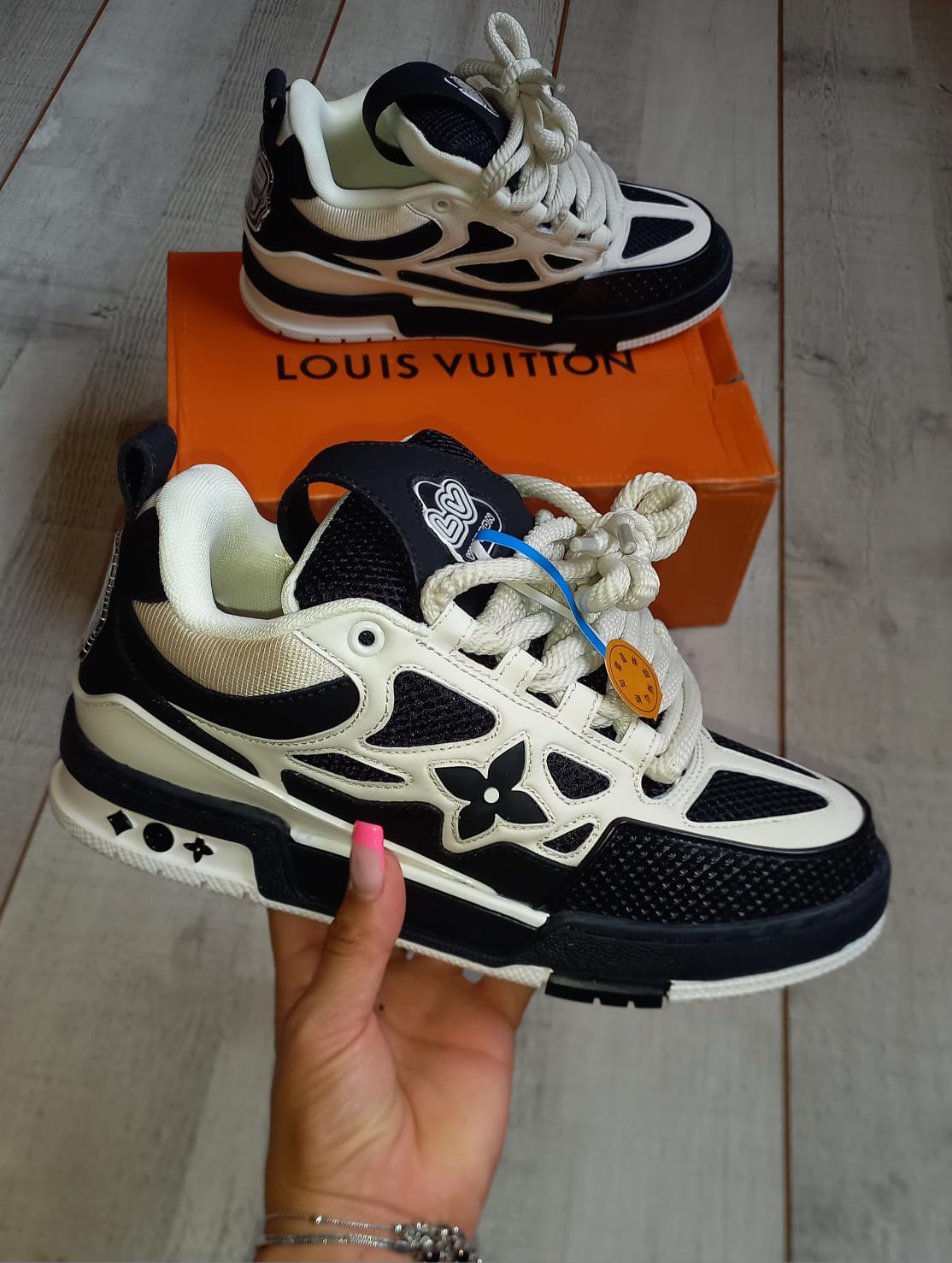 Louis Vuitton Skate LV negra - lazonadrip