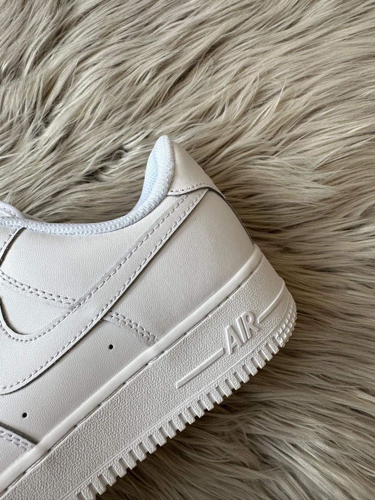 NIKE AIR FORCE 1 BLANCAS - lazonadrip