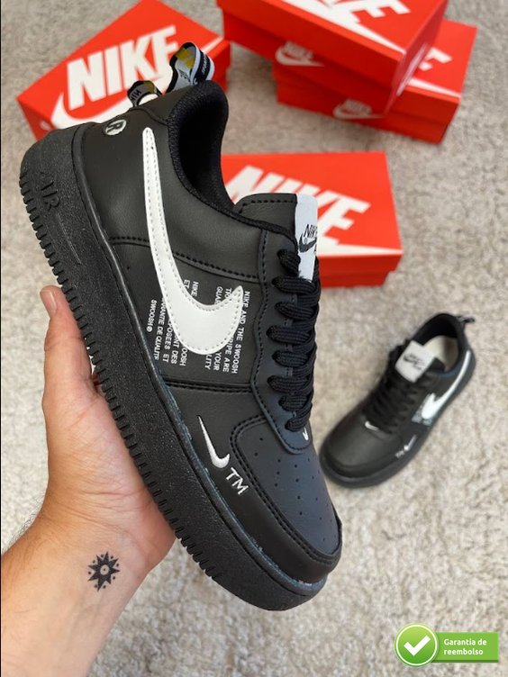 NIKE AIR FORCE 1
