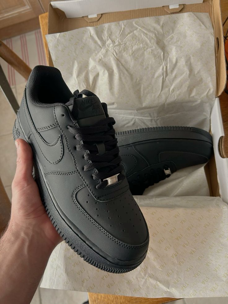 NIKE AIR FORCE 1 NEGRAS - lazonadrip