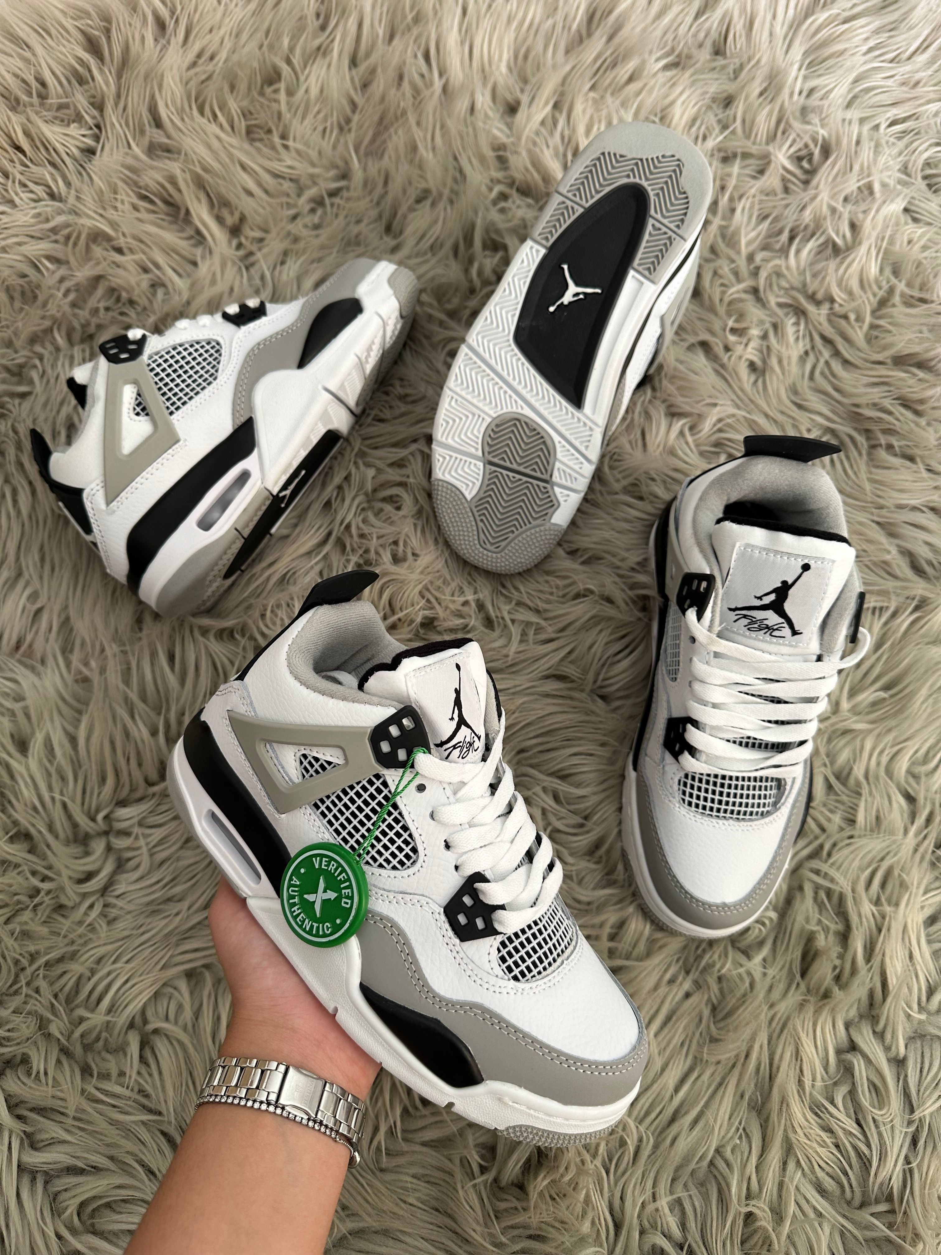 JORDAN RETRO 4